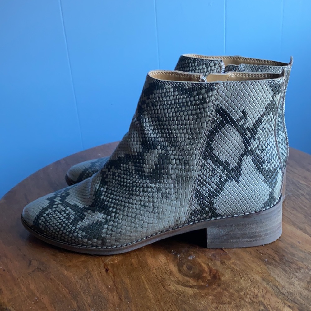 NWOT Lucky Brand Snakeskin Ankle Boots sz 9 - Picture 4 of 5